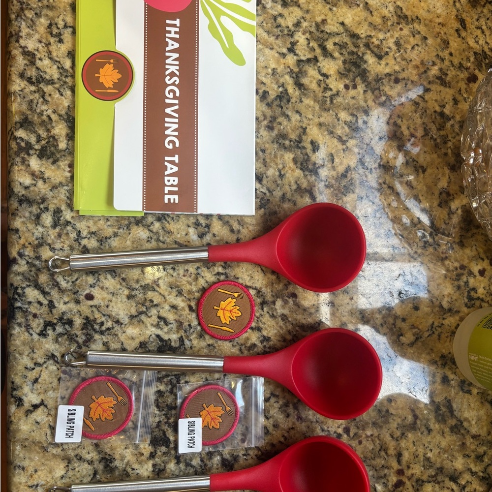 Raddish Kids Thanksgiving Table Set